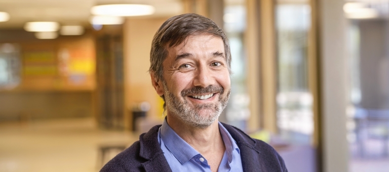 Portraitfoto von Thomas Holzer